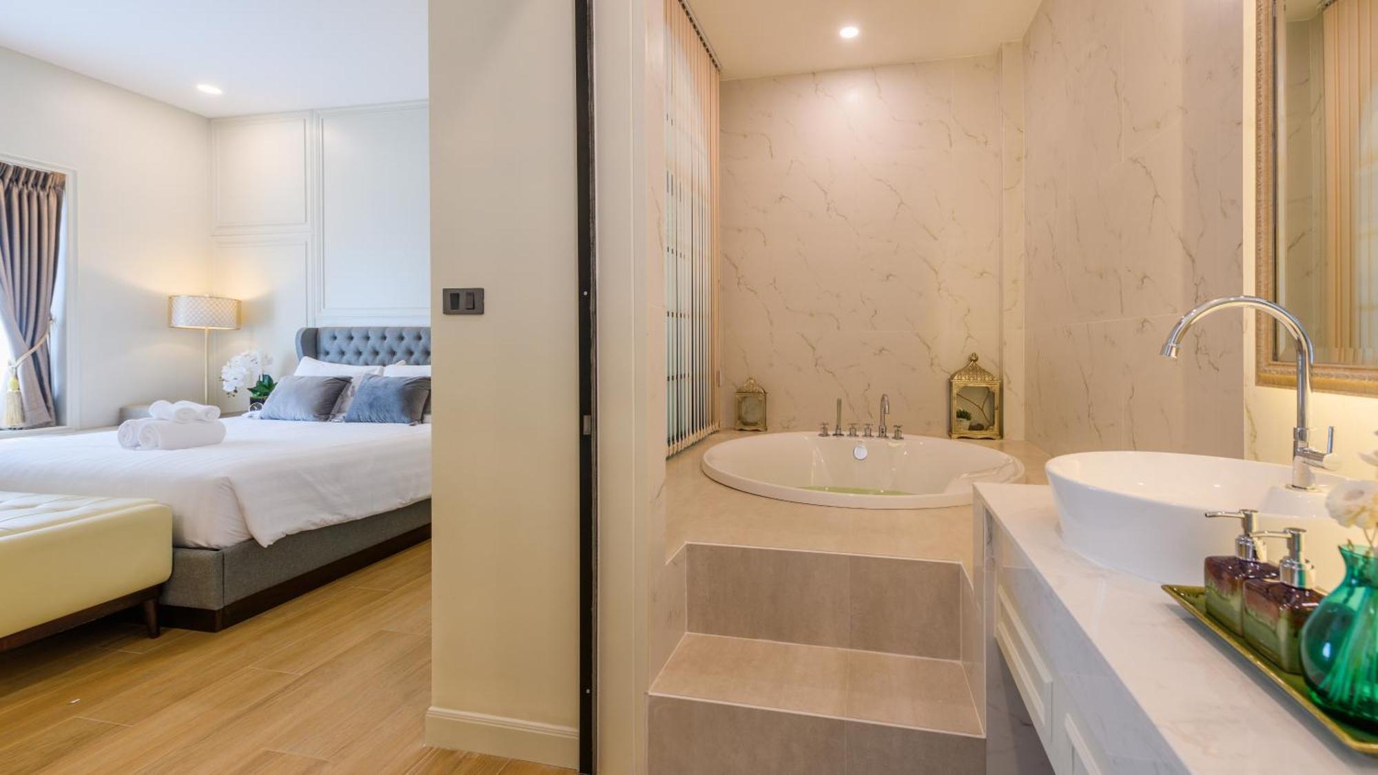 Seville 4*